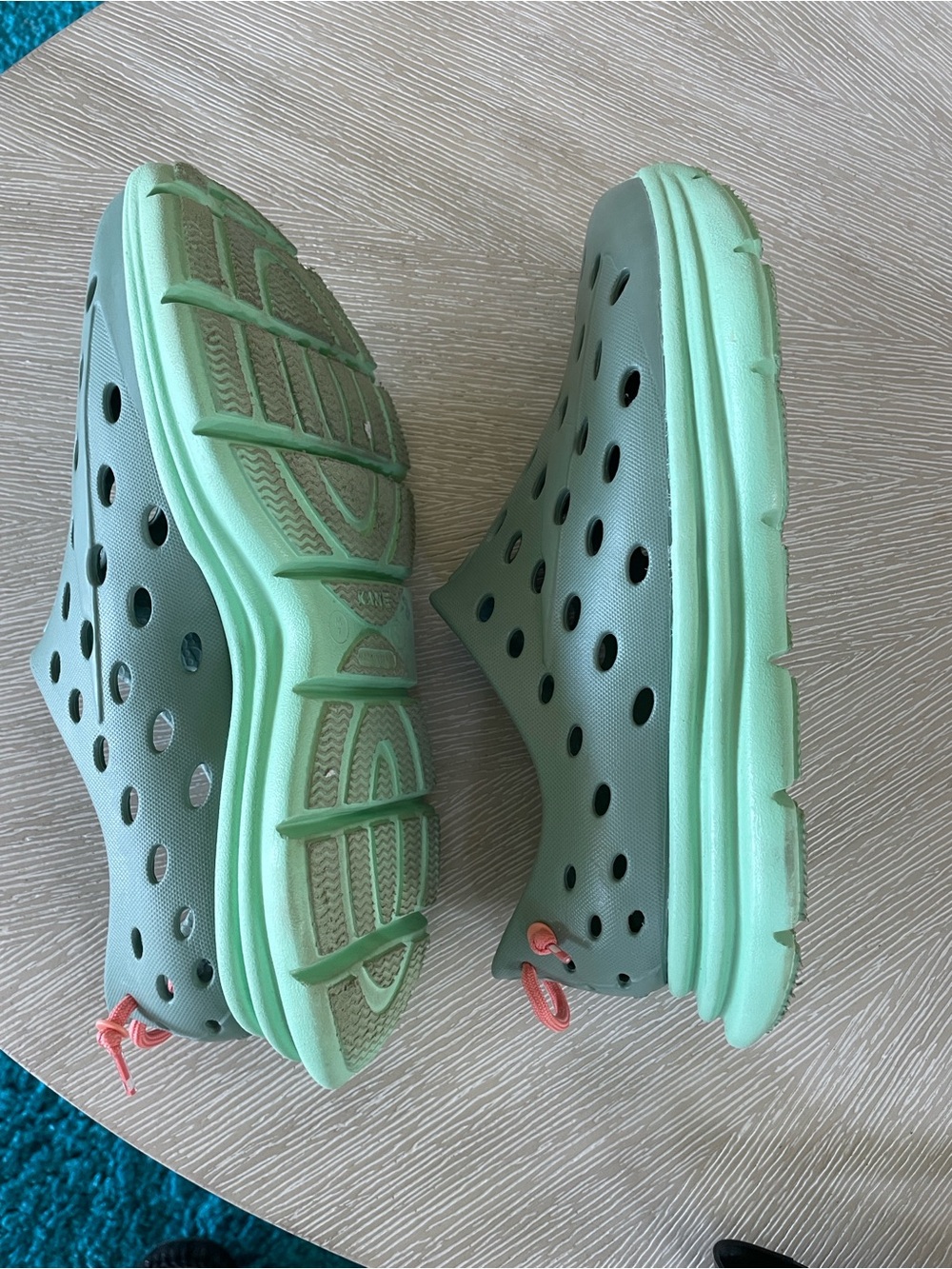 Kane Revive Shoes in Mint Green with Coral Pull Tabs.  Unisex Sizing M7 W9 - Picture 4 of 7